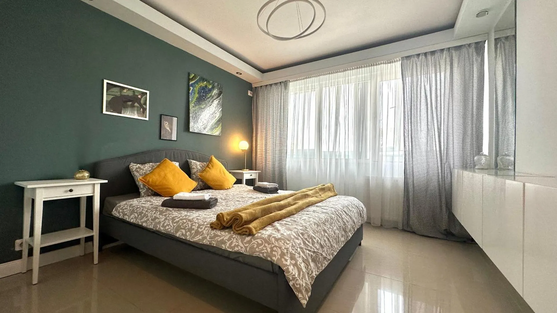 Daire 2 Rooms Condo In City Center Bükreş